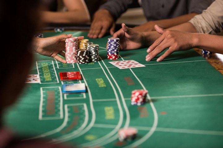 Cách chơi baccarat và chia sẻ chiến thuật bất bại từ cao thủ 1 Baccarat Là Một Trò Chơi Đánh Bài Đối Kháng, Của Nhà Cái Và Nhà Con